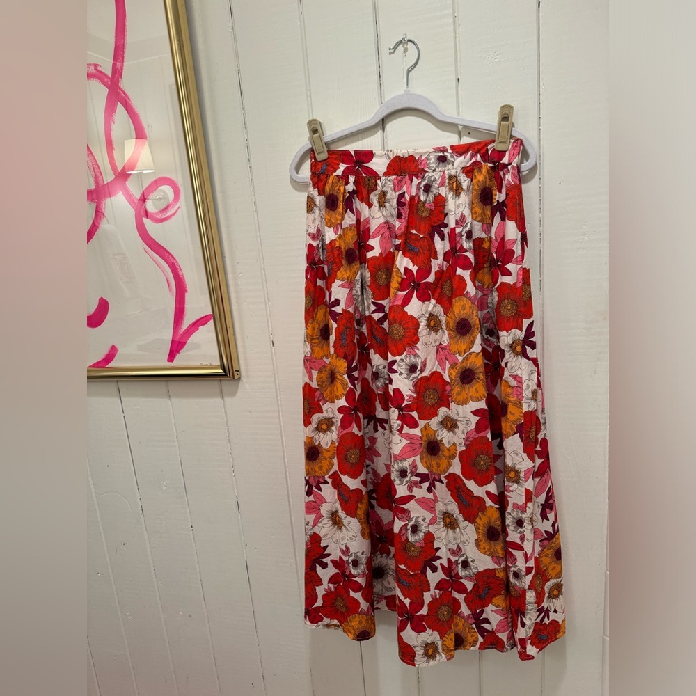 SLV FLORAL SKIRT AND TOP. LADIES SIZE MEDIUM. - Picture 4 of 5